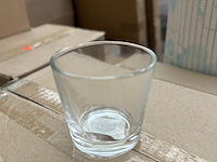 Partij vloerkleden en kleine glazen - afbeelding 5 van  6