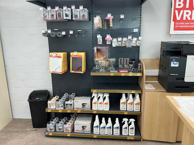 Partij vloeronderhoud en accessoires - afbeelding 1 van  6