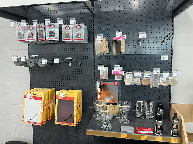 Partij vloeronderhoud en accessoires - afbeelding 2 van  6