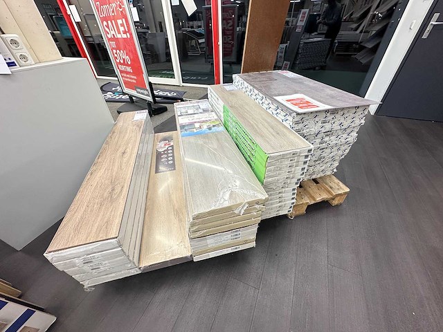 Partij vloerrestanten op twee pallets - afbeelding 1 van  5