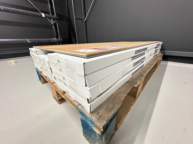 Partij vloerrestanten pvc en laminaat - afbeelding 2 van  6