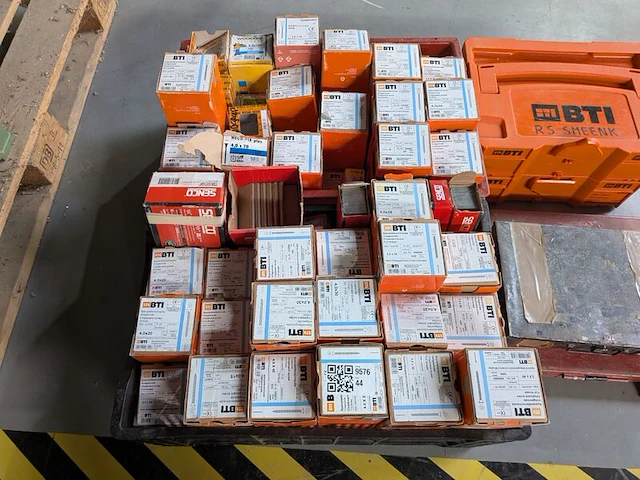 Partij vnl. spaanplaatschroeven o.a. bti, heco - afbeelding 9 van  16