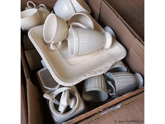Partij vnl. wedgwood servies delen - afbeelding 2 van  5