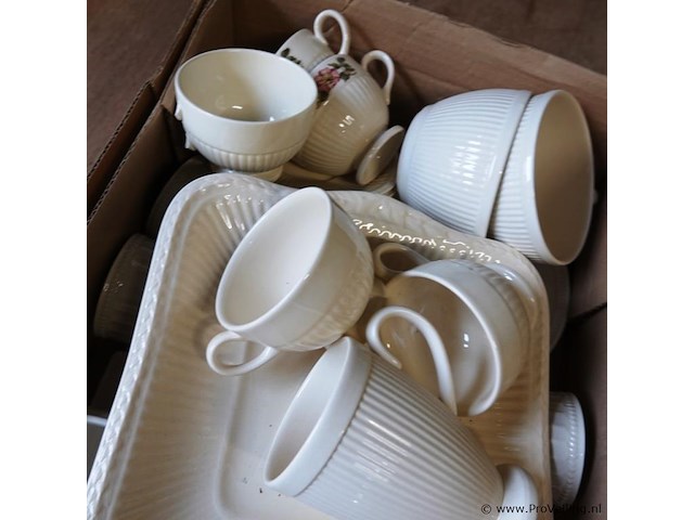 Partij vnl. wedgwood servies delen - afbeelding 3 van  5