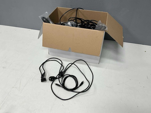 Partij voeding,hdmi kabels - afbeelding 1 van  7