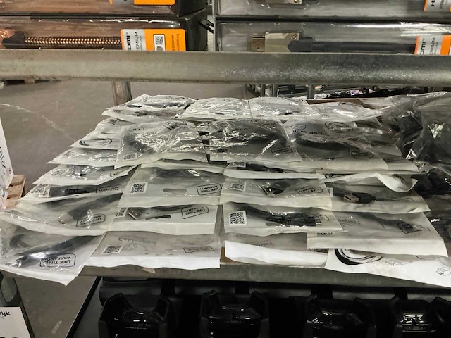 Partij voedingskabels en usb-kabels - afbeelding 9 van  10