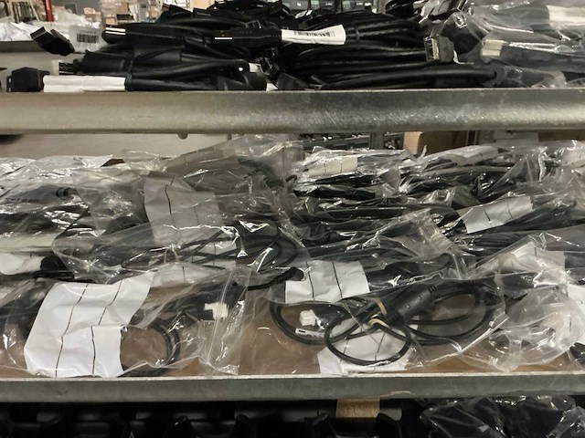 Partij voedingskabels en usb-kabels - afbeelding 10 van  10