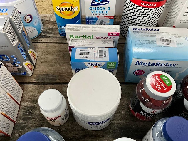 Partij voedingssupplementen - afbeelding 1 van  16