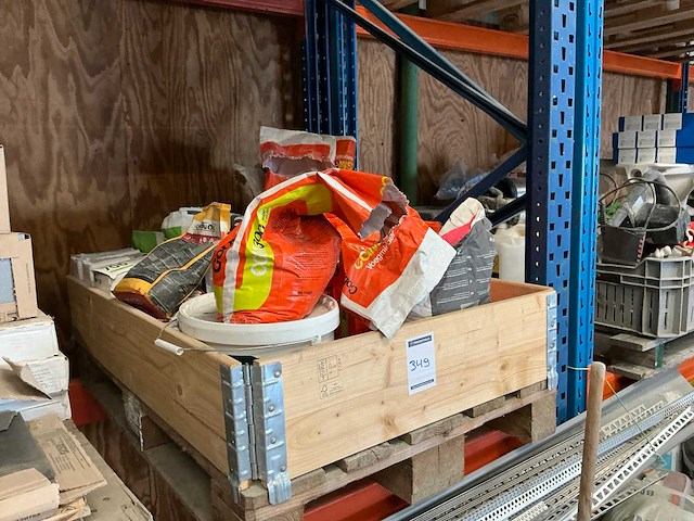 Partij voegmiddel en tegellijm - afbeelding 1 van  4