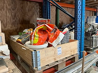 Partij voegmiddel en tegellijm - afbeelding 1 van  4