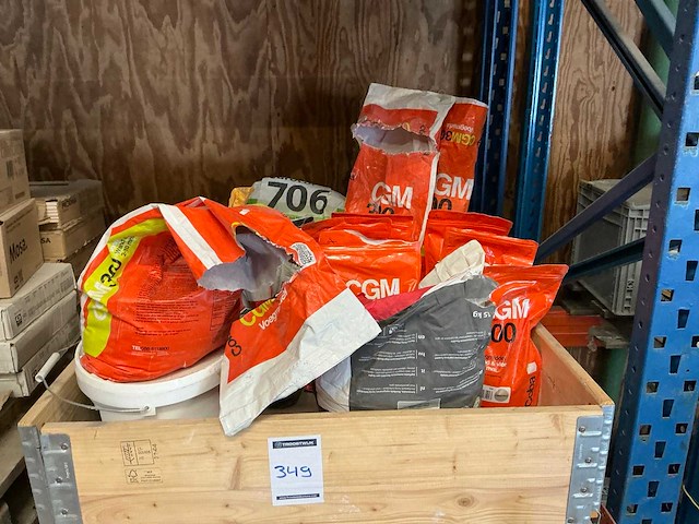 Partij voegmiddel en tegellijm - afbeelding 2 van  4