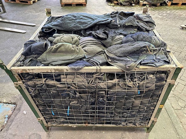 Partij voeringen luchtmacht kleding - afbeelding 2 van  4