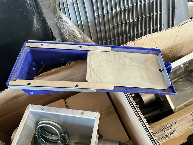 Partij voerstation onderdelen - afbeelding 3 van  10