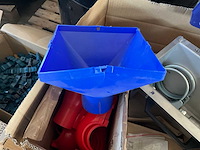 Partij voerstation onderdelen - afbeelding 4 van  10