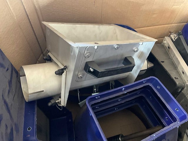 Partij voerstation onderdelen - afbeelding 8 van  10