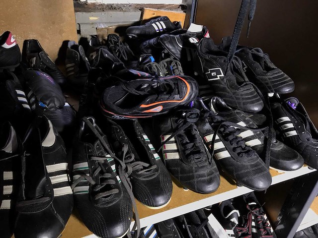 Partij voetbalschoenen - afbeelding 3 van  5