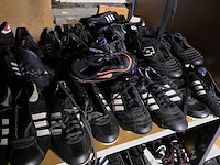 Partij voetbalschoenen - afbeelding 3 van  5