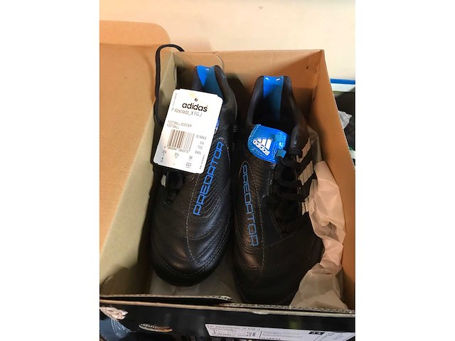 Partij voetbalschoenen - afbeelding 2 van  6