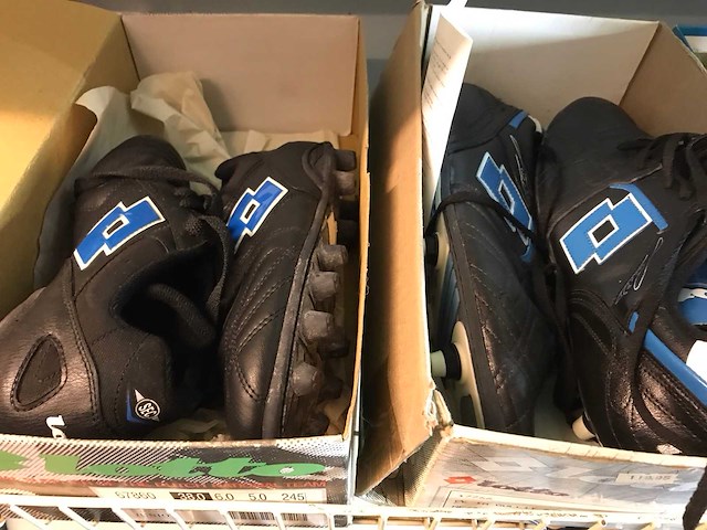 Partij voetbalschoenen - afbeelding 3 van  6
