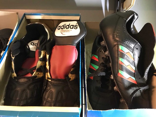 Partij voetbalschoenen - afbeelding 4 van  6