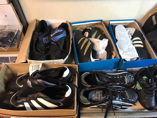 Partij voetbalschoenen - afbeelding 5 van  6