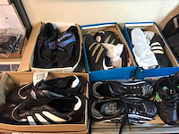 Partij voetbalschoenen - afbeelding 5 van  6