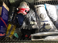 Partij voetbalshirts en scheenbeschermers - afbeelding 3 van  5