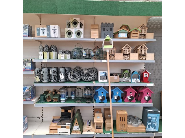 Partij vogelhuisjes en insectenhotels o.a. singing friend, emsa - afbeelding 1 van  52