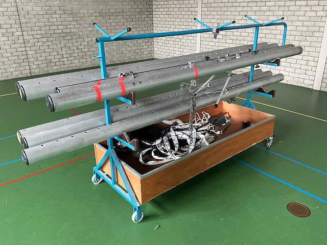 Partij volleybalnetten en palen - afbeelding 4 van  5