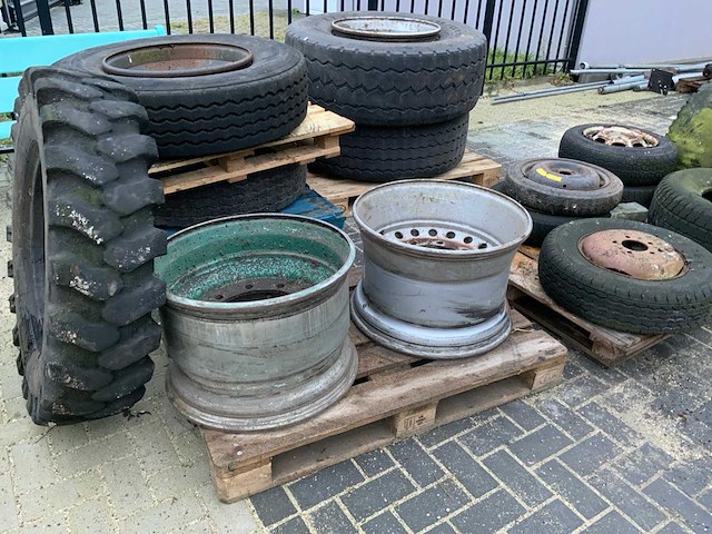 Partij (vrachtwagen) banden en velgen - afbeelding 6 van  13