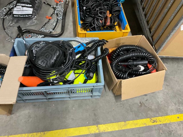 Partij vrachtwagen onderdelen - afbeelding 3 van  15