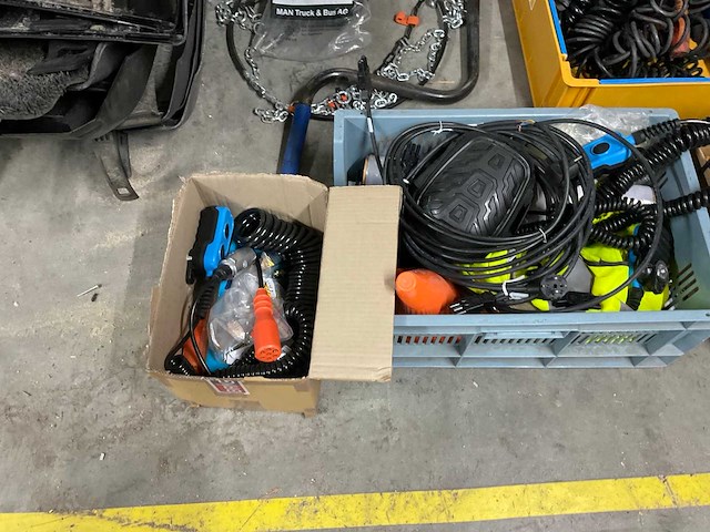 Partij vrachtwagen onderdelen - afbeelding 4 van  15