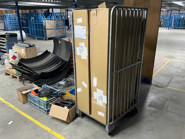 Partij vrachtwagen onderdelen - afbeelding 1 van  15