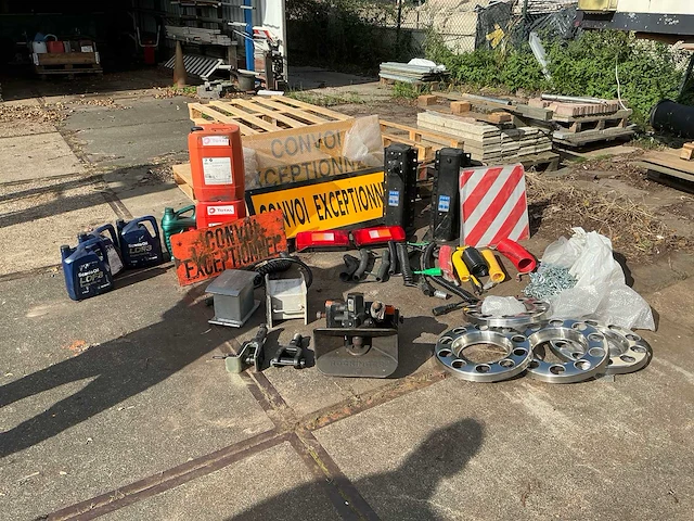 Partij vrachtwagen onderdelen - afbeelding 1 van  11