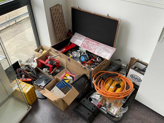 Partij vrachtwagen toebehoren - afbeelding 1 van  5