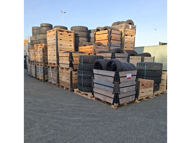 Partij vrachtwagenbanden, autobanden en vliegtuigbanden, o.a. continental, michelin, o.a xzl - afbeelding 5 van  12