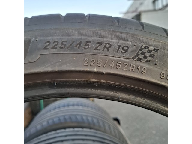 Partij vrachtwagenbanden, autobanden en vliegtuigbanden, o.a. continental, michelin, o.a xzl - afbeelding 8 van  12