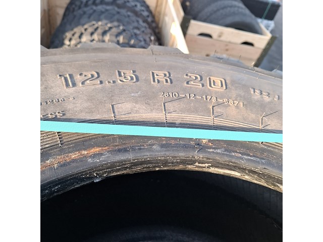 Partij vrachtwagenbanden, autobanden en vliegtuigbanden, o.a. continental, michelin, o.a xzl - afbeelding 10 van  12