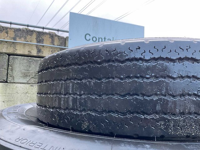 Partij vrachtwagenbanden - afbeelding 4 van  14