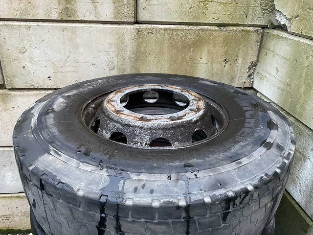 Partij vrachtwagenbanden - afbeelding 5 van  14