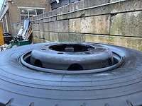 Partij vrachtwagenbanden - afbeelding 6 van  14