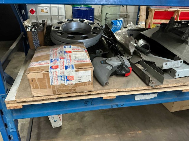 Partij vrachtwagenonderdelen - afbeelding 2 van  13