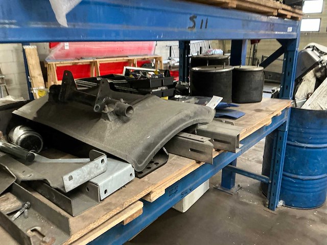 Partij vrachtwagenonderdelen - afbeelding 3 van  13