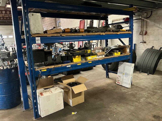 Partij vrachtwagenonderdelen - afbeelding 1 van  13