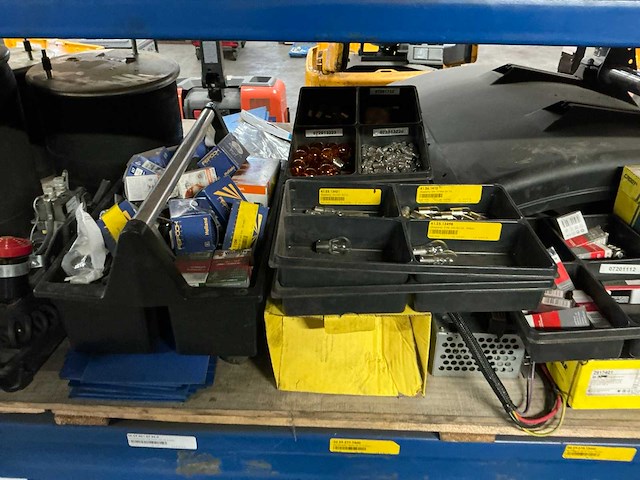 Partij vrachtwagenonderdelen - afbeelding 7 van  13