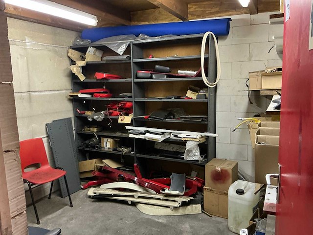 Partij vrachtwagenonderdelen - afbeelding 1 van  13