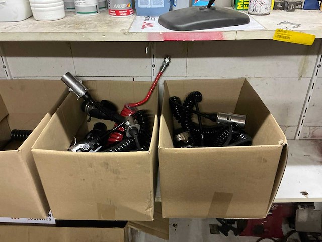 Partij vrachtwagenonderdelen - afbeelding 8 van  13