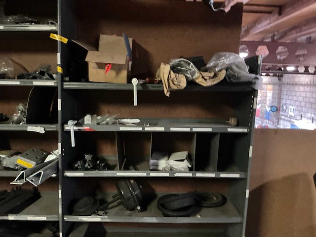 Partij vrachtwagenonderdelen - afbeelding 15 van  29