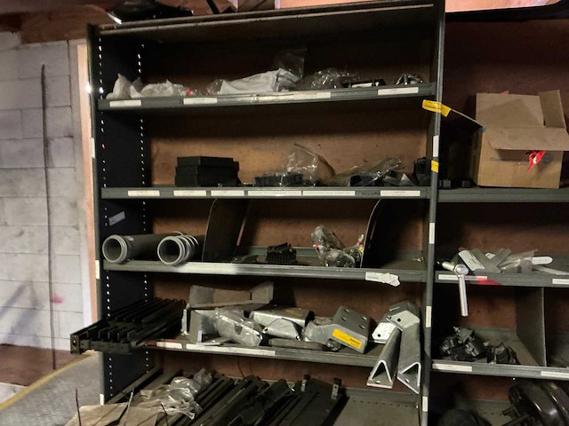 Partij vrachtwagenonderdelen - afbeelding 16 van  29