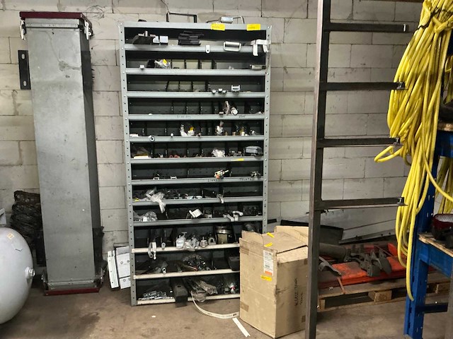 Partij vrachtwagenonderdelen - afbeelding 18 van  29